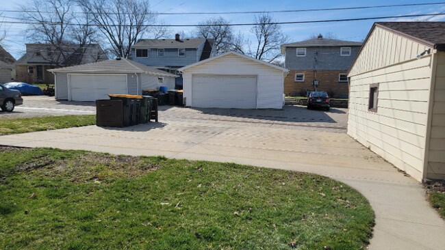 Foto del edificio - 10167 W Cleveland Ave