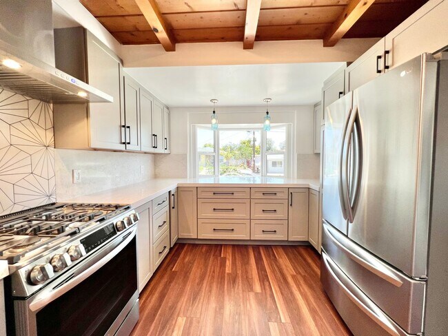 Foto del edificio - Delightful 3BD/2BA Home with Fruit & Veggie Garden, Back Patio, Solar & In-Unit Laundry