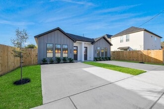 Building Photo - 3909 Maggie St