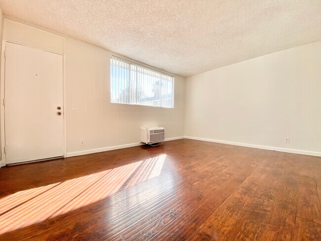 Foto del edificio - 6042 Fulton Ave