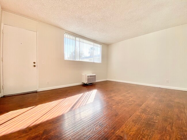 Building Photo - 6042 Fulton Ave