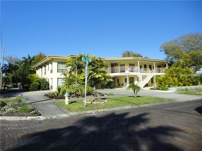 Building Photo - 145 10th Ave N