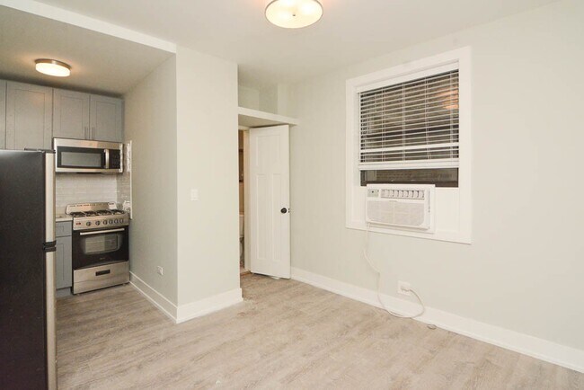 Foto del edificio - 533 W Belmont Ave