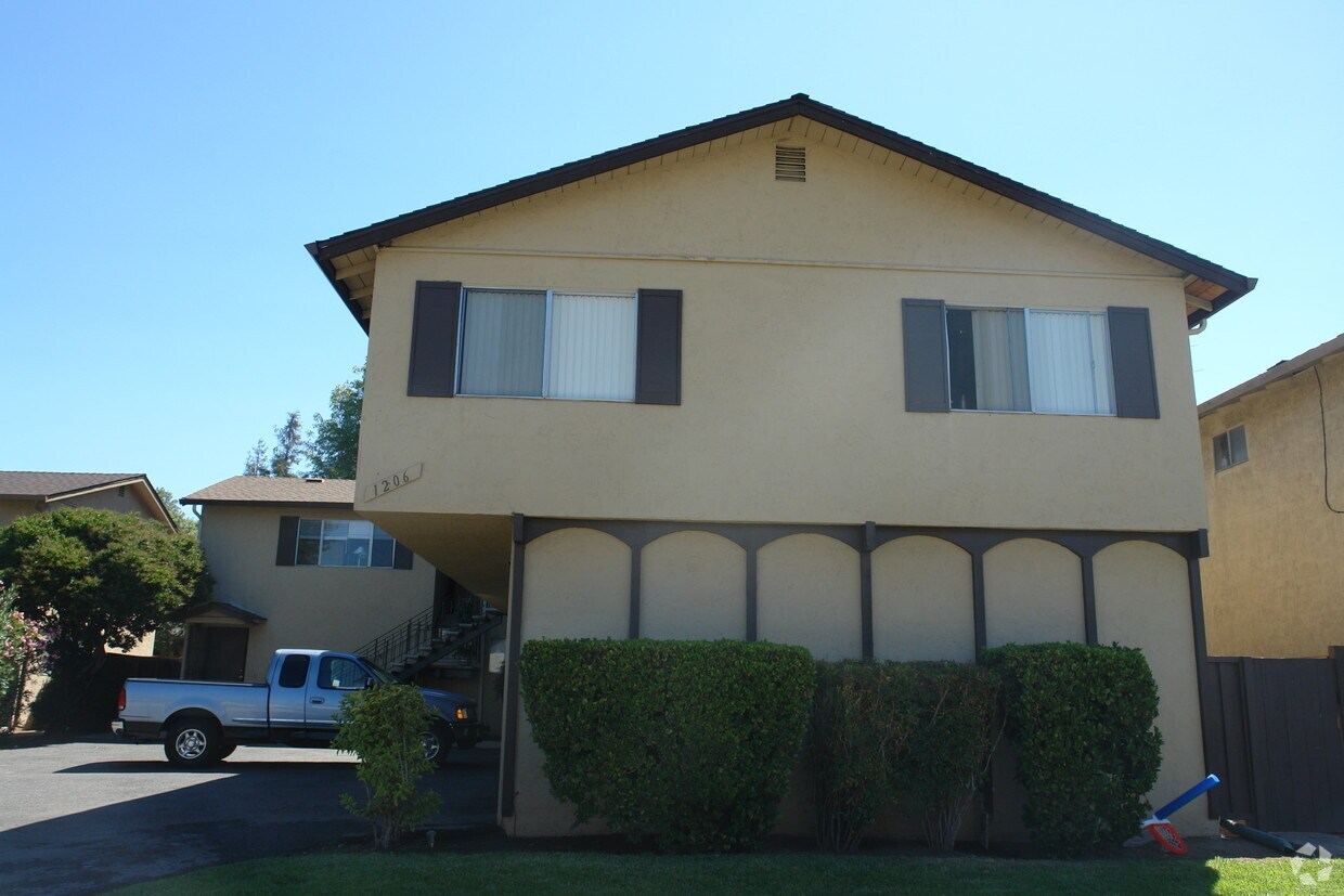 Building Photo - 1206 Francisco Ave