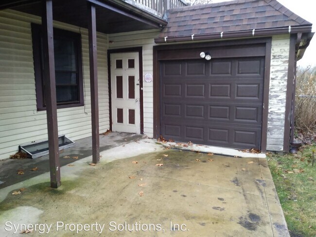 Building Photo - 560 W Townview Cir