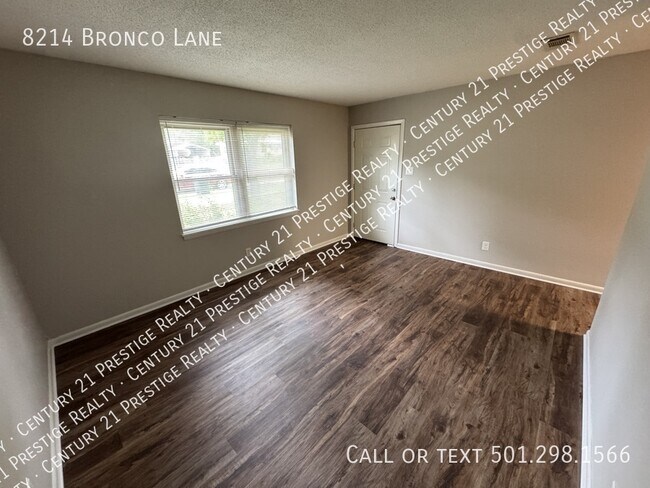 Foto del edificio - 8214 Bronco Ln