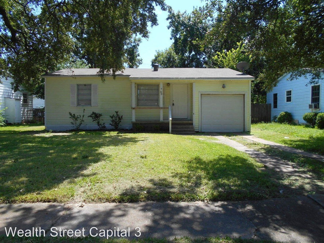 Primary Photo - 3 br, 1 bath House - 709 19th Ave N
