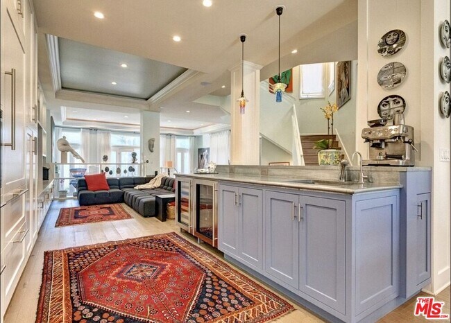 Building Photo - 129 Channel Pointe Mall