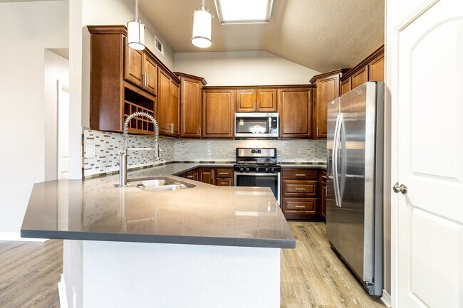 Foto del edificio - Beautiful Round Rock Townhome | Granite Counters, Stainless Appliances & Fenced Yard