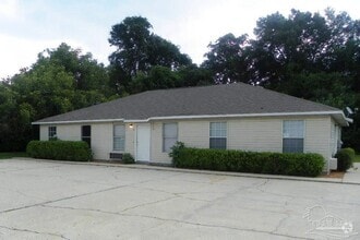 Building Photo - 8110 Stonebrook Dr