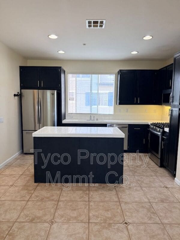 Foto del edificio - 2709 Apricot Ct