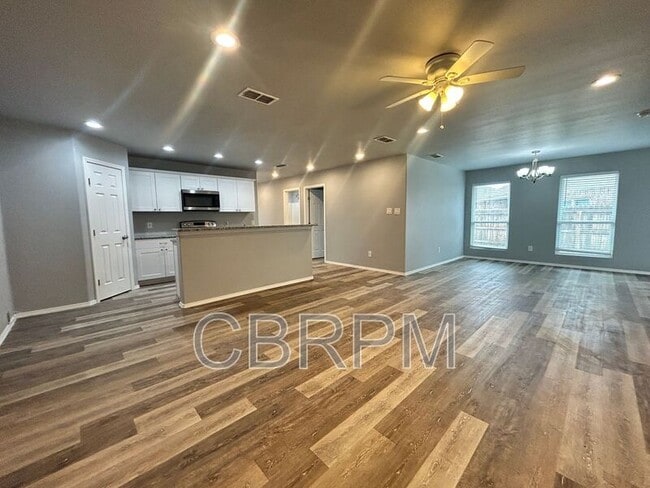 Building Photo - 1107 N Englewood Ave