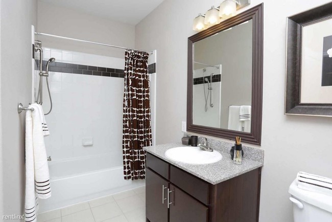 Building Photo - 1 br, 1 bath Apartment - 210 N Custer Rd