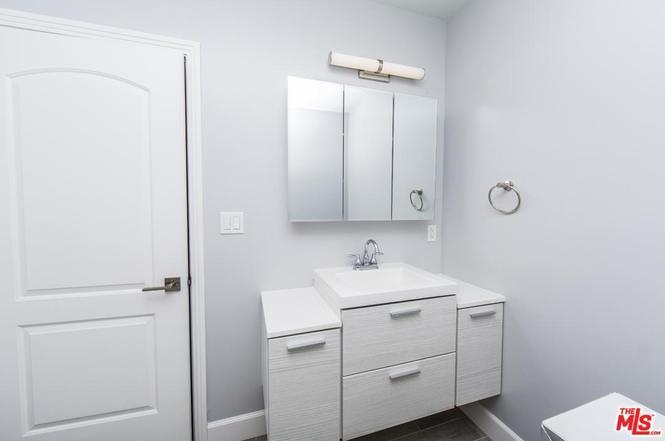 Foto principal - 18821 Leadwell St