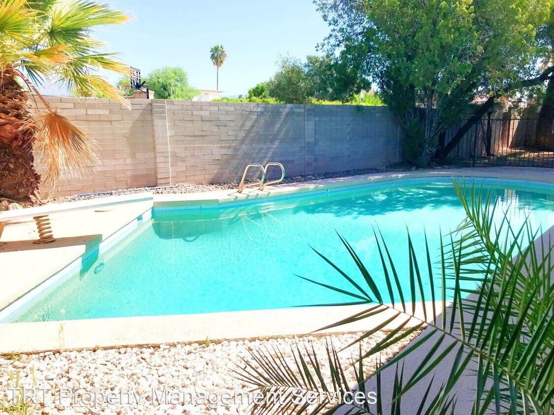 Foto principal - 4 br, 2 bath House - 7641 E. SENECA ST.