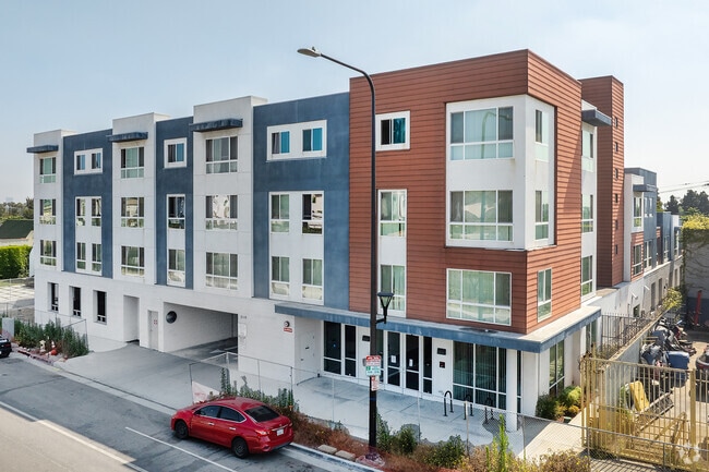 Building Photo - Crenshaw