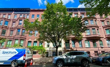 Building Photo - 31 W 75th St
