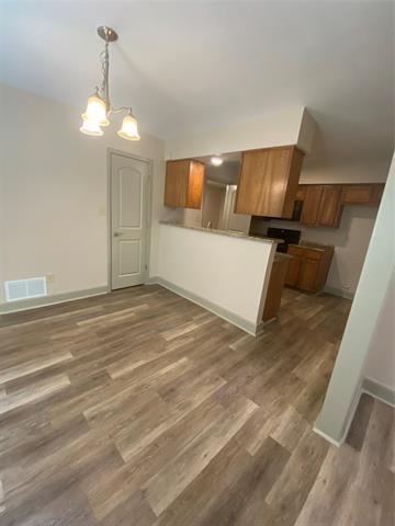 Foto del edificio - 7570 Kings Ridge Rd