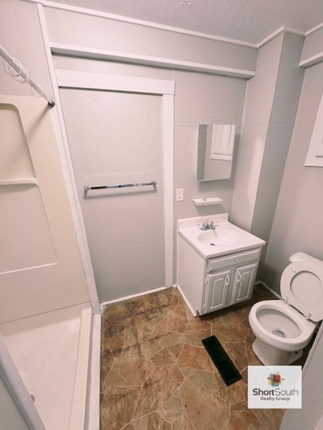 Foto del edificio - 121 Island Ave