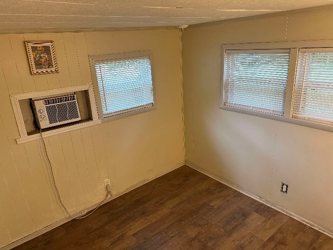 Foto del edificio - 6551 Char Ln