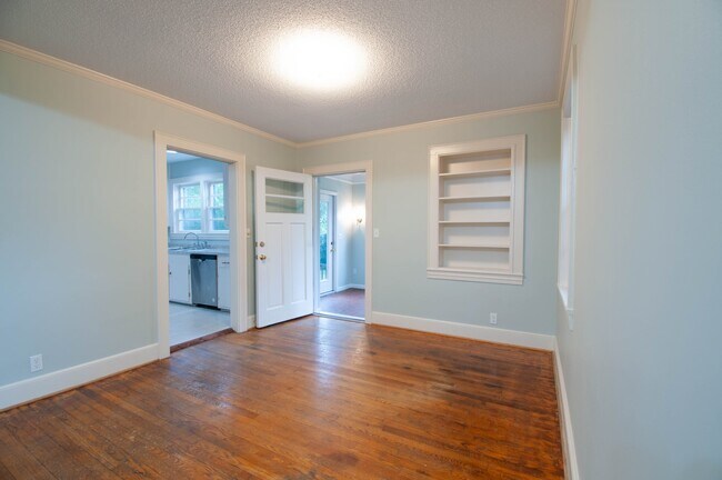Building Photo - 134 Lausanne Dr