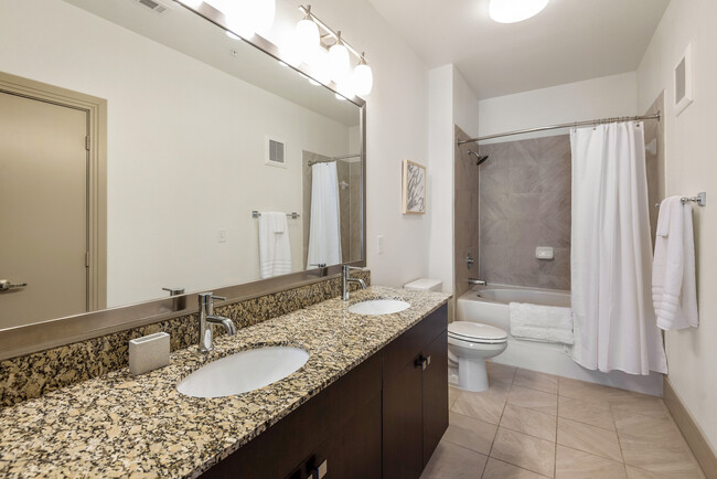 Foto del edificio - 5300 W Memorial Rd