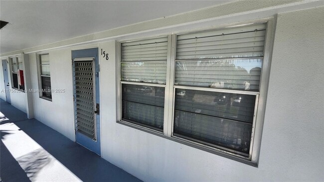 Foto del edificio - 158 Prescott H