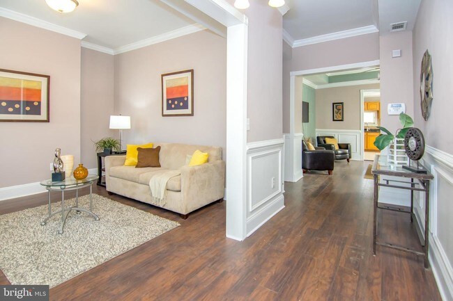 Foto del edificio - 5944 Addison Rd