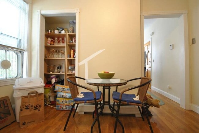 Foto del edificio - No Brokers Fee Unit in  Brookline Village....