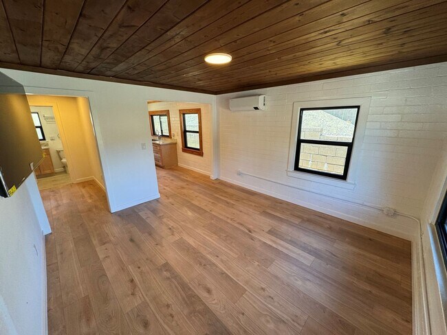 Building Photo - 8220 Edison Dr