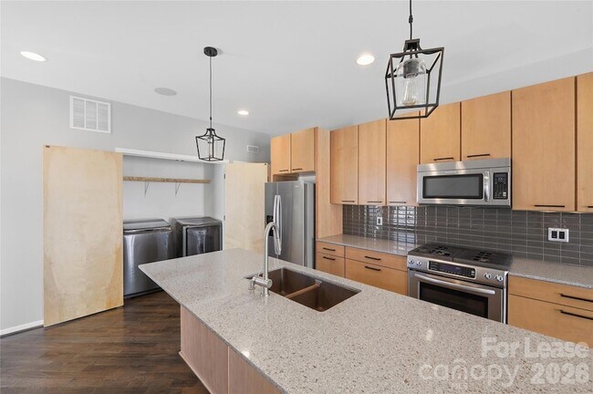 Foto del edificio - 919 Westbrook Dr