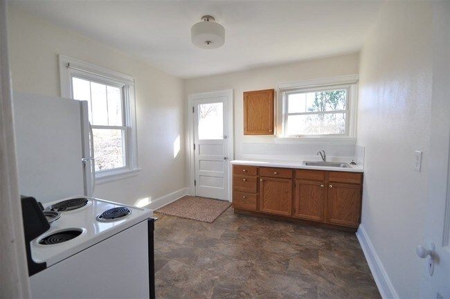 Building Photo - 48 Pleasant Ridge Ave
