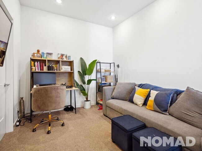 Building Photo - 3 Bedroom Townhome in Seattle