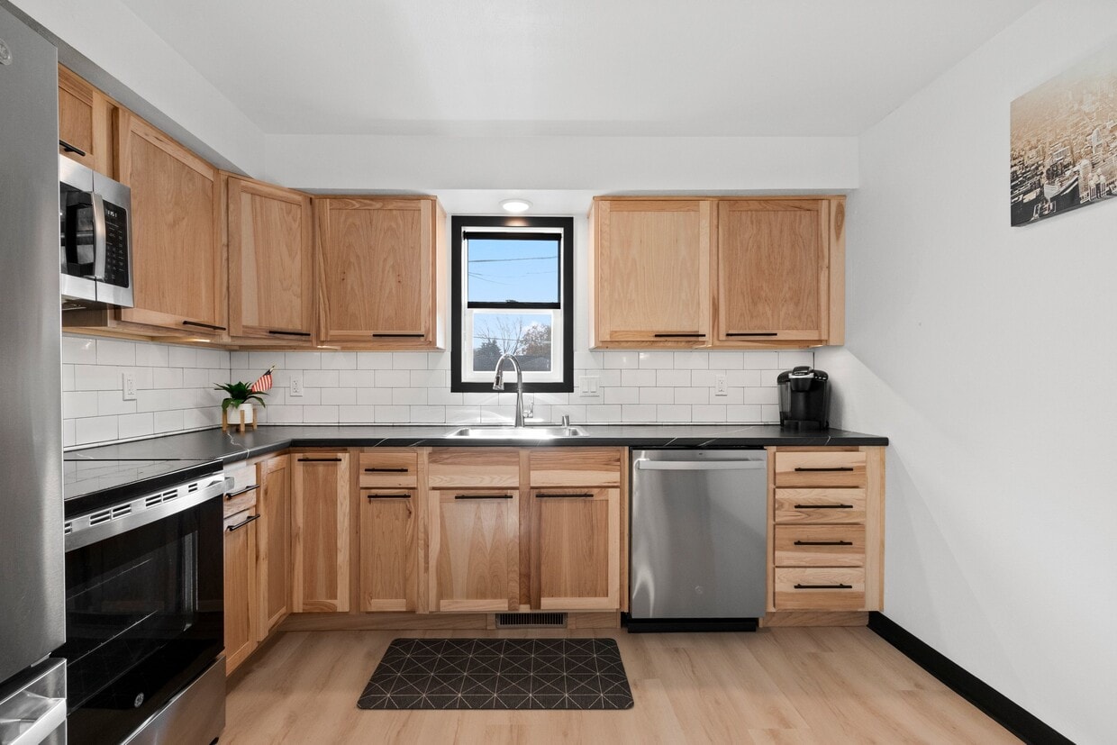 Primary Photo - 2804 W Spencer St