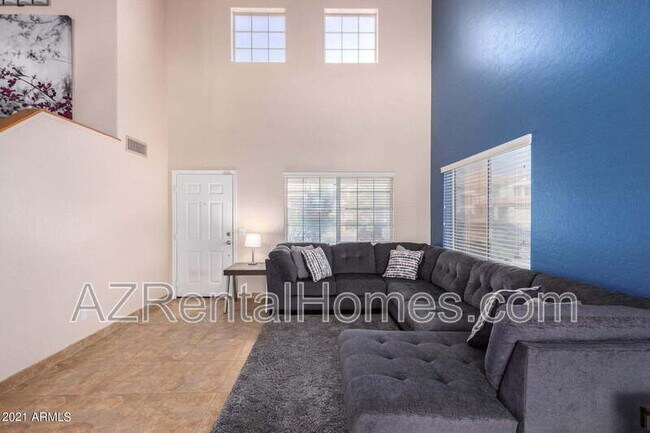 Building Photo - 3618 N Santiago Cir