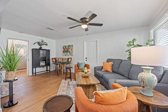 Building Photo - 489 Seacrest Ave