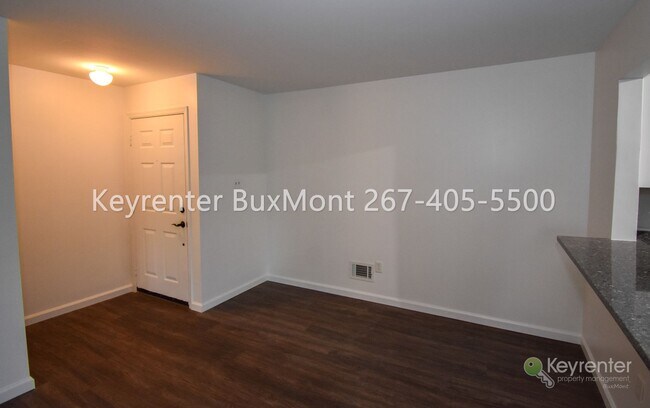 Foto del edificio - 115 Hickory Ct