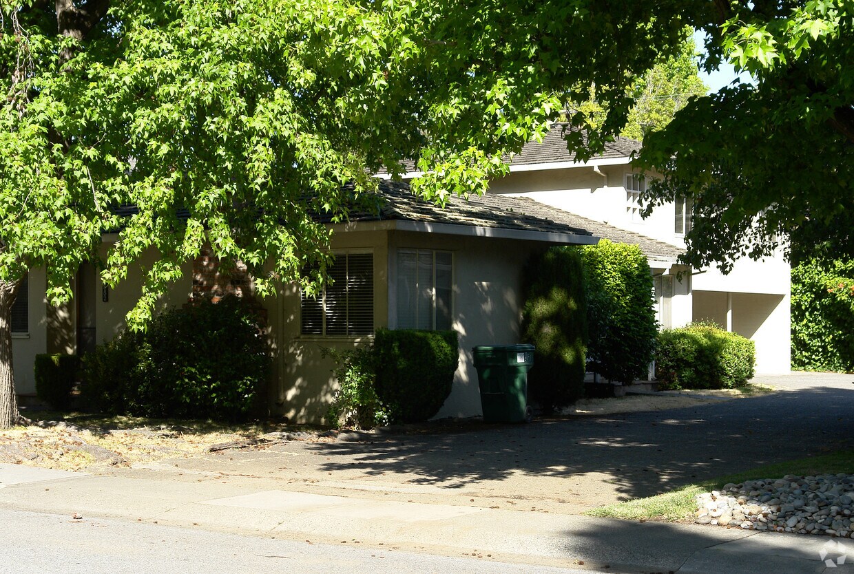 Foto principal - 452 Waverly St