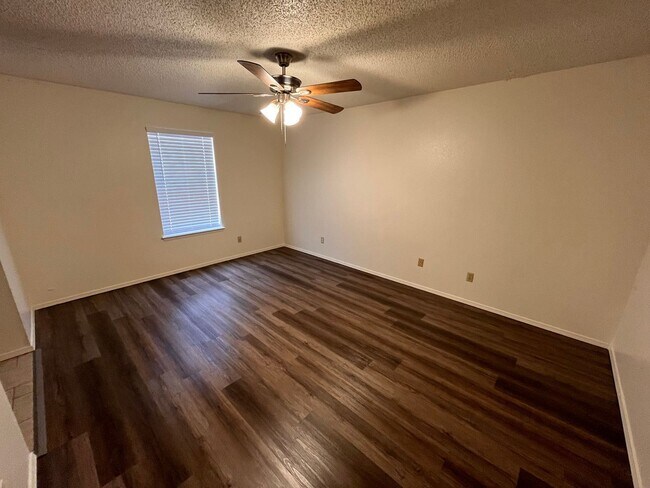 Foto del edificio - 3 br, 2 bath House - 703 Broken Arrow (743)