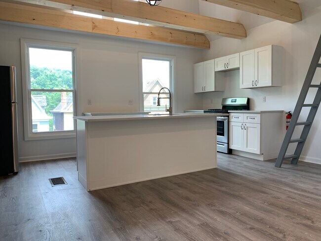 Building Photo - 534 Marie Avenue