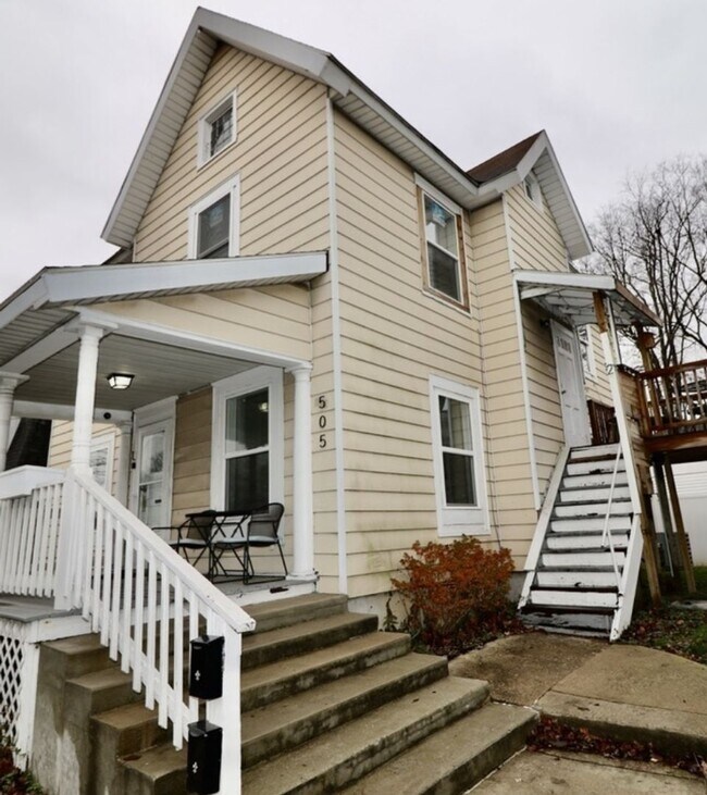 Building Photo - 505 S Washington St