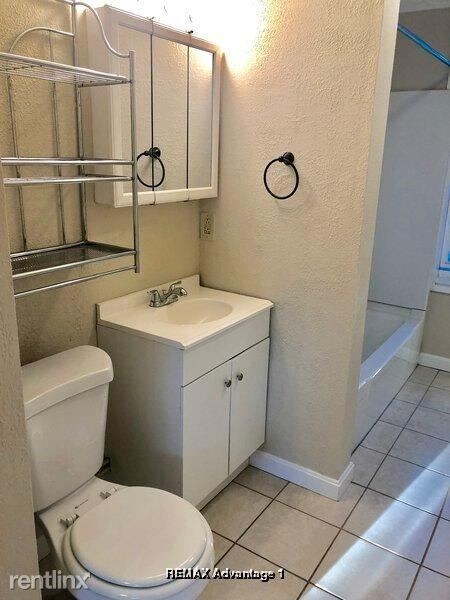 Building Photo - 3 br, 1 bath Apartment - 18 Bedford Ave