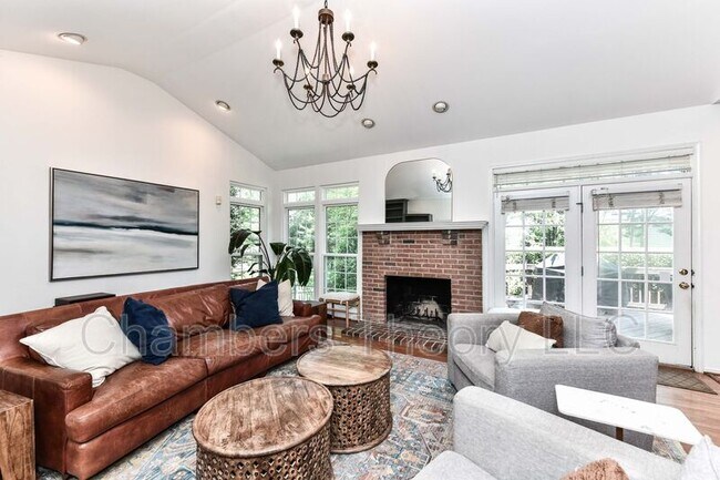 Building Photo - 641 Meade Dr SW