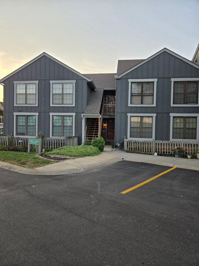 Building Photo - 12814 W 110th Terrace