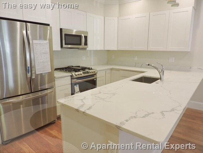 Photo - 472 Green St Unit #1 Apartment