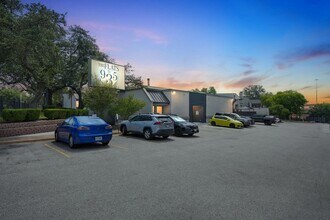 Building Photo - 935 La Posada Dr