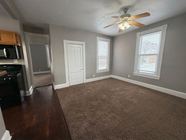 Building Photo - 203 W Dewald St