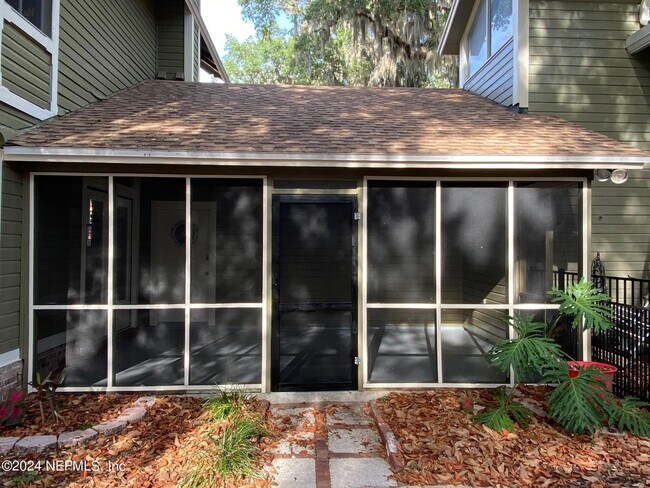 Foto del edificio - 2068 WINTERBOURNE W St