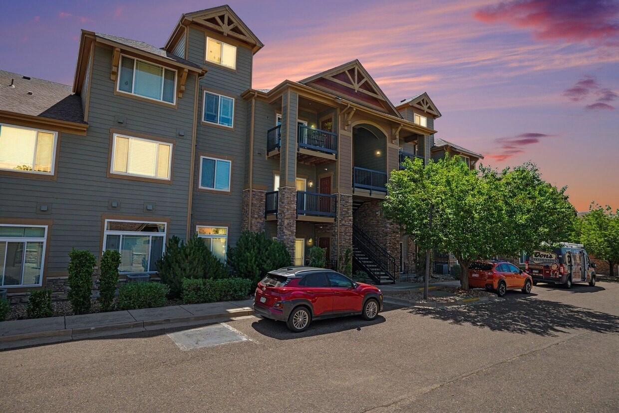 Beautifully Updated 2 Bed / 2 Bath Condo with Garage in Chatfield Bluffs - Beautifully Updated 2 Bed / 2 Bath Condo with Garage in Chatfield Bluffs