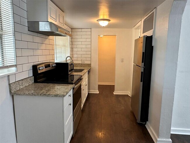 Foto del edificio - 6360 30th St N